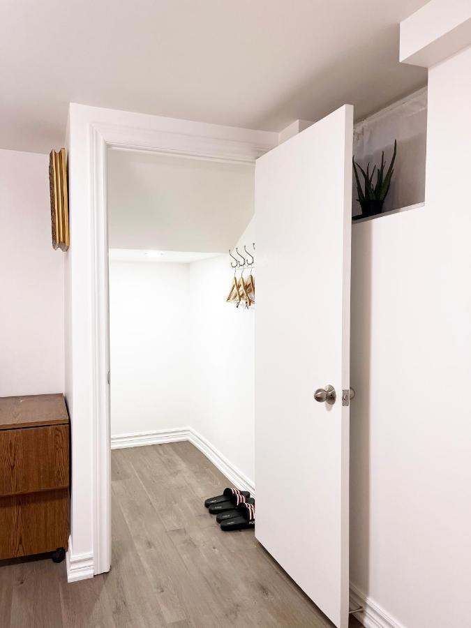 Simple & Tidy Private Rooms Toronto Bagian luar foto