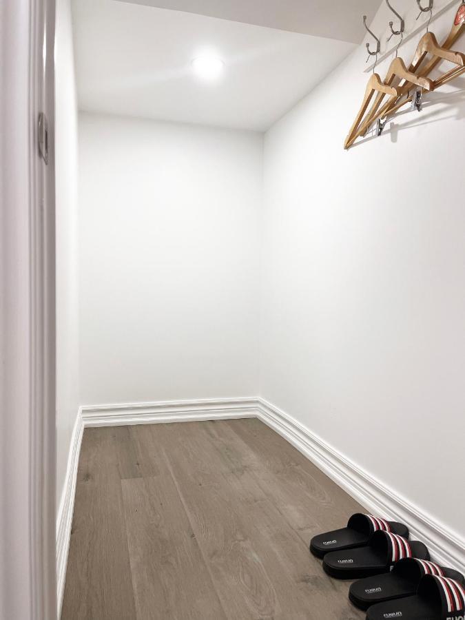 Simple & Tidy Private Rooms Toronto Bagian luar foto