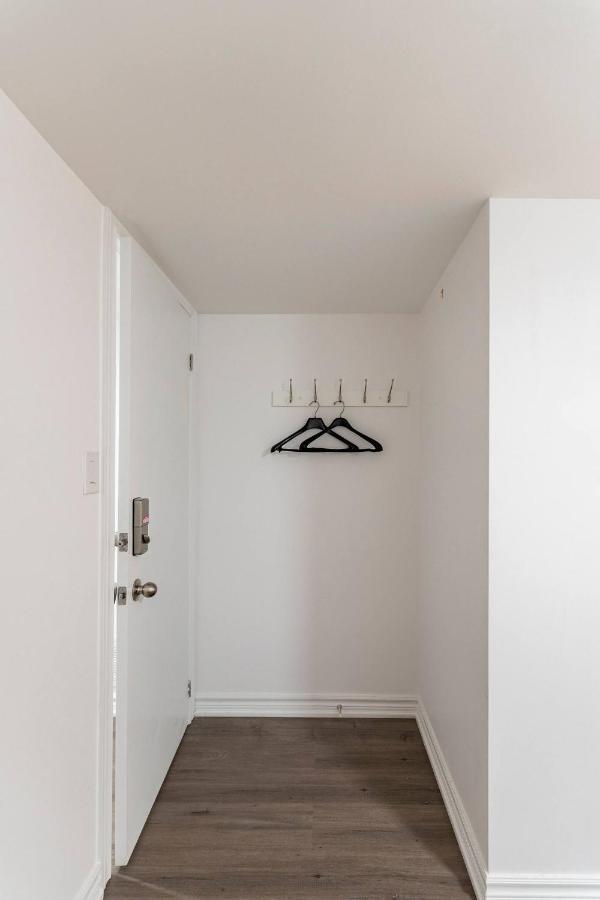 Simple & Tidy Private Rooms Toronto Bagian luar foto