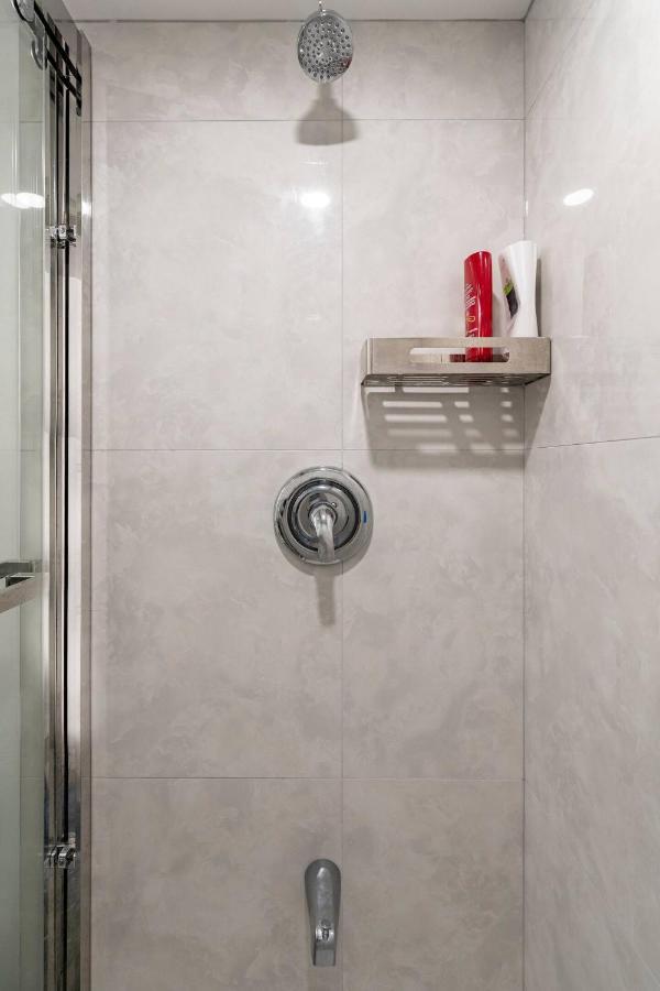 Simple & Tidy Private Rooms Toronto Bagian luar foto