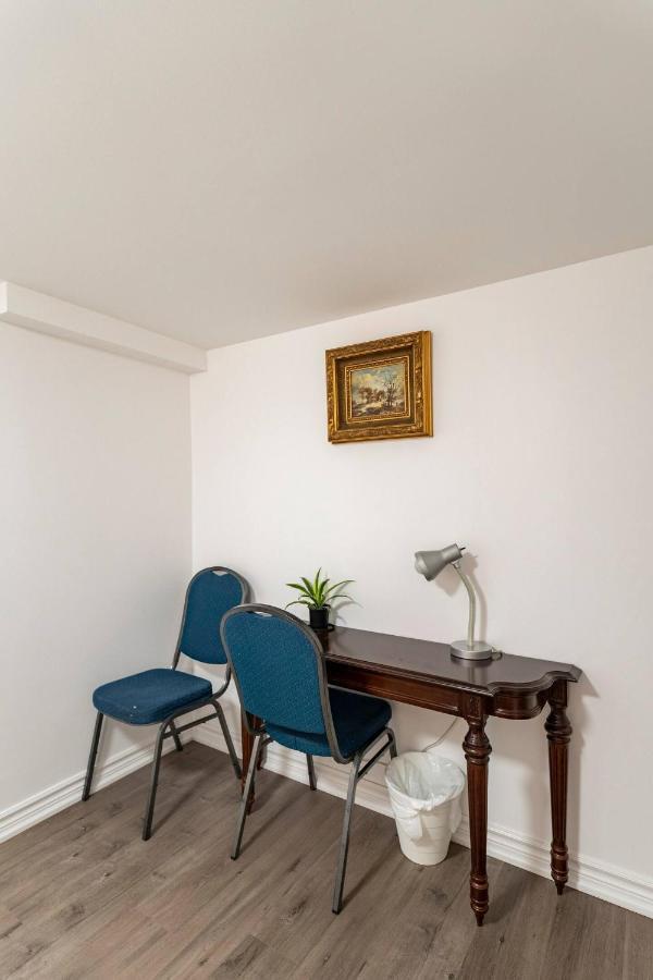 Simple & Tidy Private Rooms Toronto Bagian luar foto