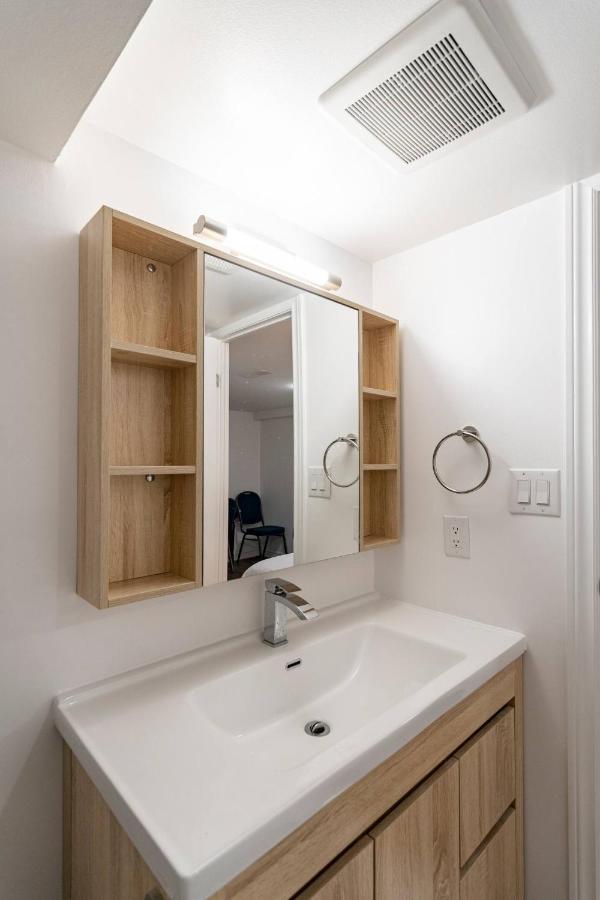 Simple & Tidy Private Rooms Toronto Bagian luar foto