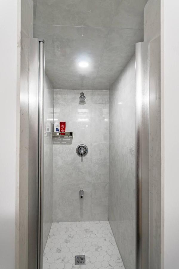Simple & Tidy Private Rooms Toronto Bagian luar foto