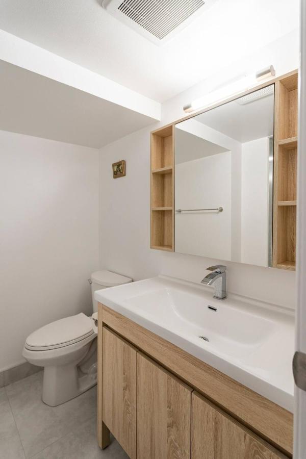 Simple & Tidy Private Rooms Toronto Bagian luar foto